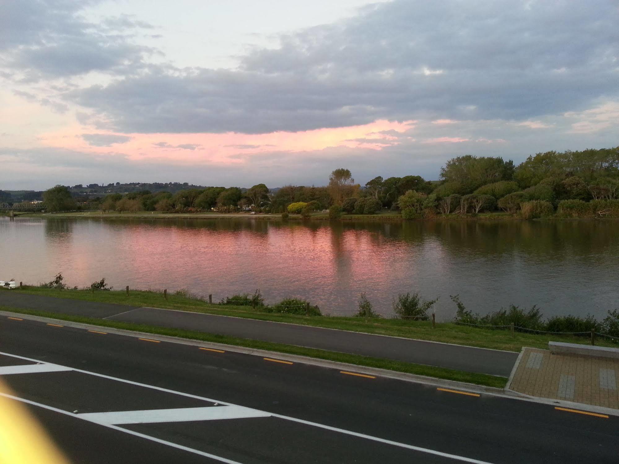 Tamara Riverside Lodge Whanganui Exterior photo